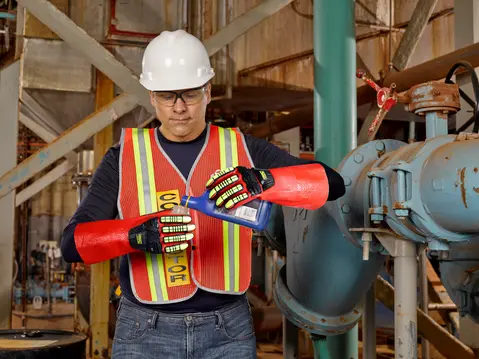 RINGERS 074 Chemical Application - Examining Barrels.webp
